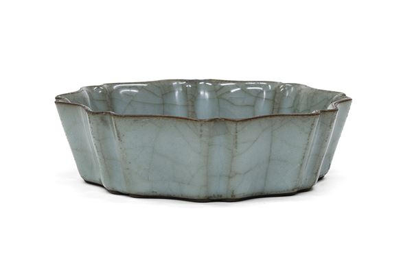 VASCHETTA PER CALLIGRAFIA IN PORCELLANA AD INVETRIATURA CELADON CRACKLE', CINA XX SECOLO