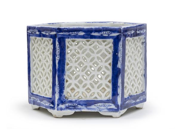 VASO IN PORCELLANA BIANCO E BLU, CINA