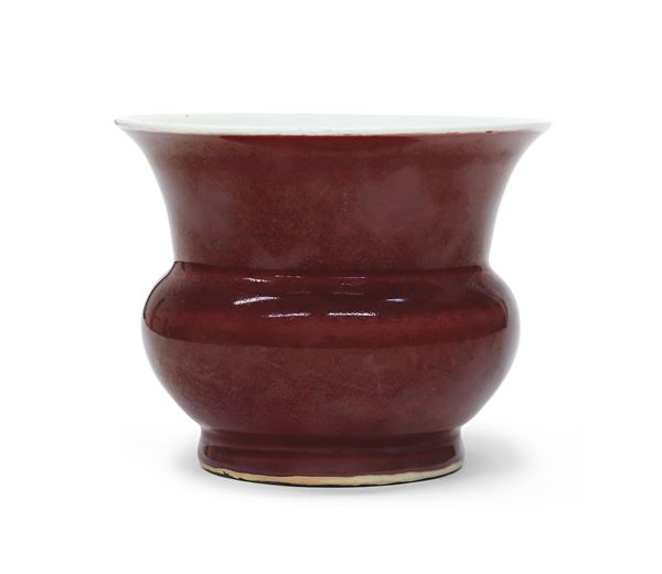 VASO IN PORCELLANA AD INVETRIATURA ROSSO RITUALE, CINA PRIMA META' XX SECOLO