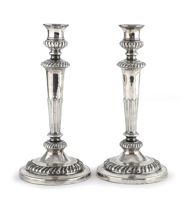 COPPIA DI CANDELIERI IN ARGENTO, LONDRA 1812
