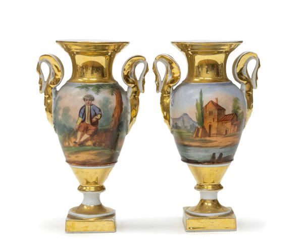 COPPIA DI VASI IN PORCELLANA, XIX SECOLO