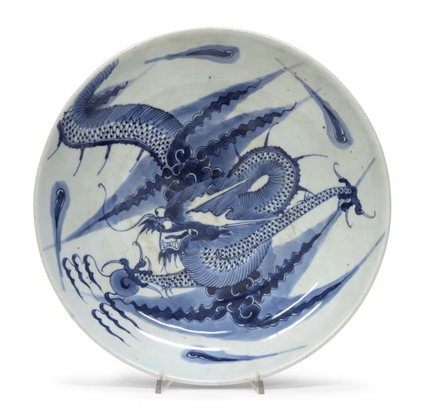 PIATTO IN PORCELLANA BIANCO E BLU, CINA INIZIO XX SECOLO