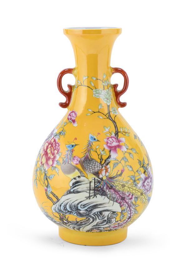 VASO IN PORCELLANA, CINA
