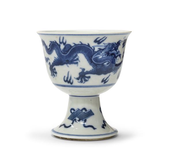 COPPA A STELO IN PORCELLANA, CINA INIZI XX SECOLO