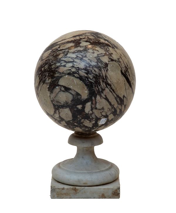 SFERA IN MARMO FIOR DI PESCO, XVIII SECOLO