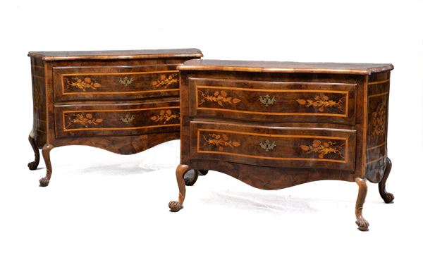 COPPIA DI COMMODES IN RADICA DI NOCE, ROMA XVIII SECOLO
