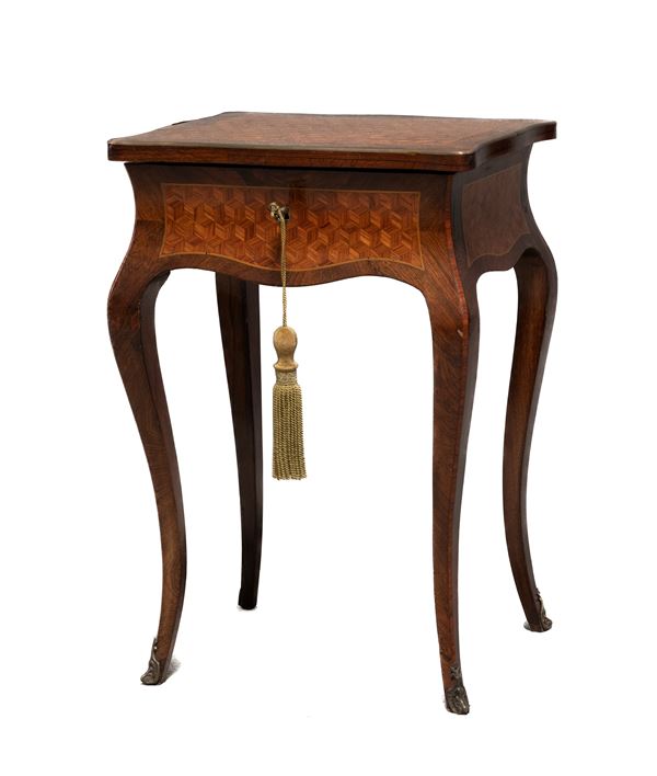 TAVOLINO DA LAVORO IN BOIS DE ROSE, XIX SECOLO