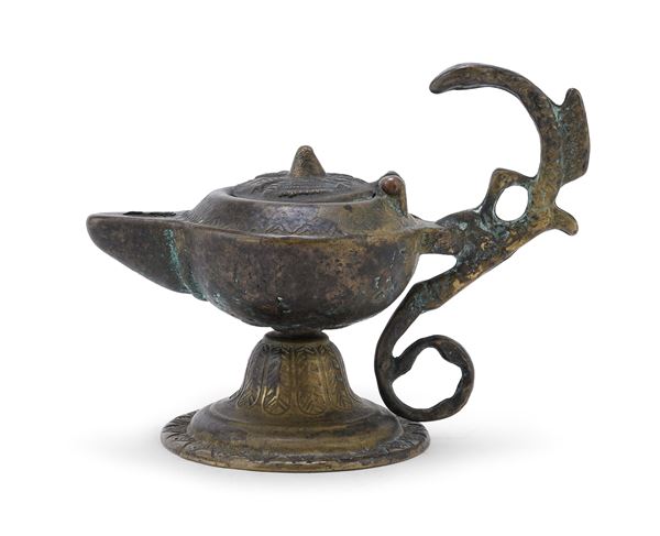 LUCERNA IN BRONZO, STILE ARCHEOLOGICO  - Asta ASTA 290 - ASTA DI ARTE ANTICA E PREZIOSI - Casa d'Aste Babuino