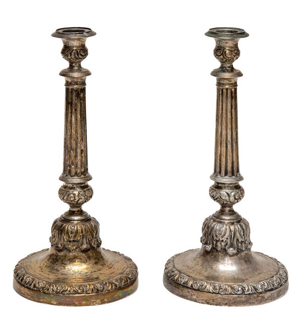 COPPIA DI CANDELIERI IN ARGENTO, NAPOLI 1830/1840 ca.