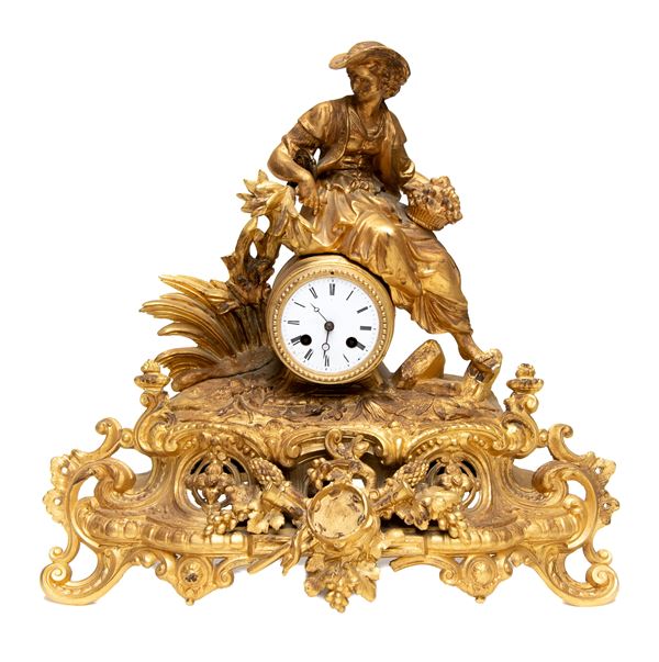 OROLOGIO DA TAVOLO IN METALLO DORATO, XIX SECOLO