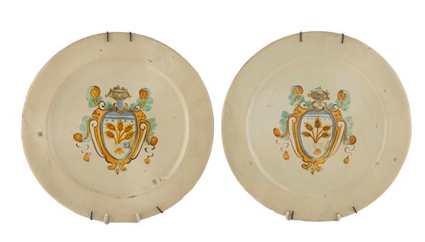 COPPIA DI PIATTI IN MAIOLICA, ROMA XVII SECOLO