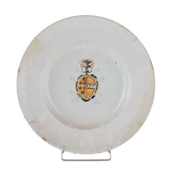 PIATTO COMPENDIARIO IN MAIOLICA, ITALIA CENTRALE XVII SECOLO