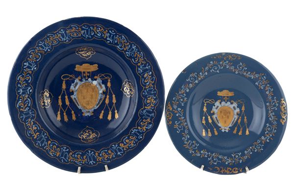DUE PIATTI IN MAIOLICA, CASTELLI D'ABRUZZO XVII SECOLO