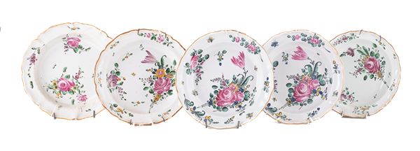 CINQUE PIATTI IN MAIOLICA, PESARO FINE XVIII, INIZI XIX SECOLO