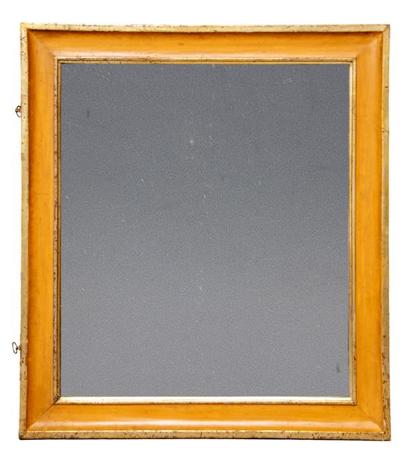 SPECCHIERA IN LEGNO LACCATO, FINE XVIII SECOLO