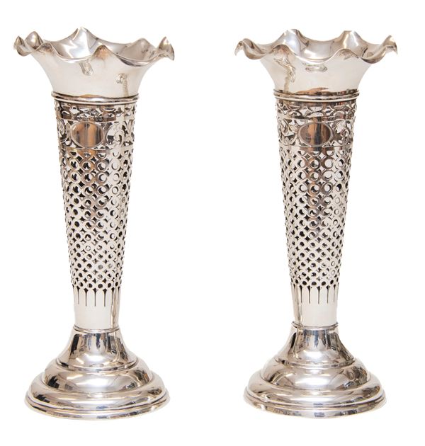 COPPIA DI VASI IN ARGENTO, PUNZONE CHESTER 1900