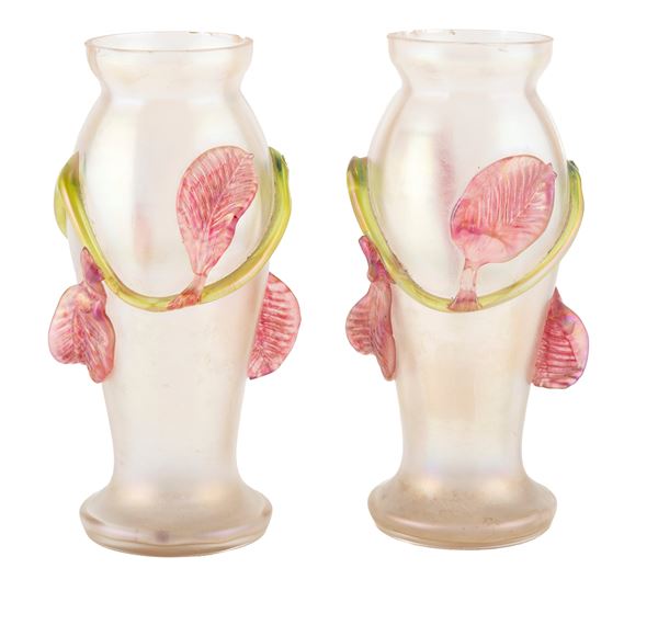 COPPIA DI VASETTI IN OPALINE, PROBABIMENTE BOEMIA KRALIK 1900 ca.