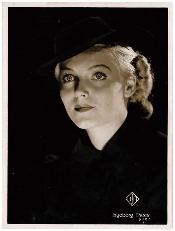 DUE FOTOGRAFIE RAFFIGURANTI INGEBORG THEEK, 1938