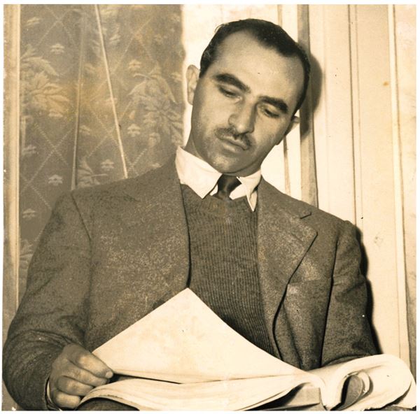 DUE FOTOGRAFIE RAFFIGURANTI ALBERTO LATTUADA