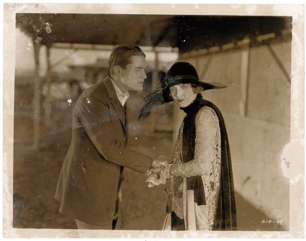 DUE FOTOGRAFIE DI SCENA CINEMA AMERICANO