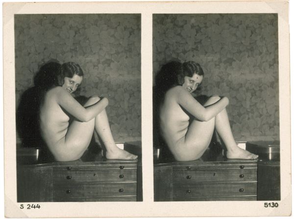 TRE FOTOGRAFIE DI MODELLI IN INTERNO