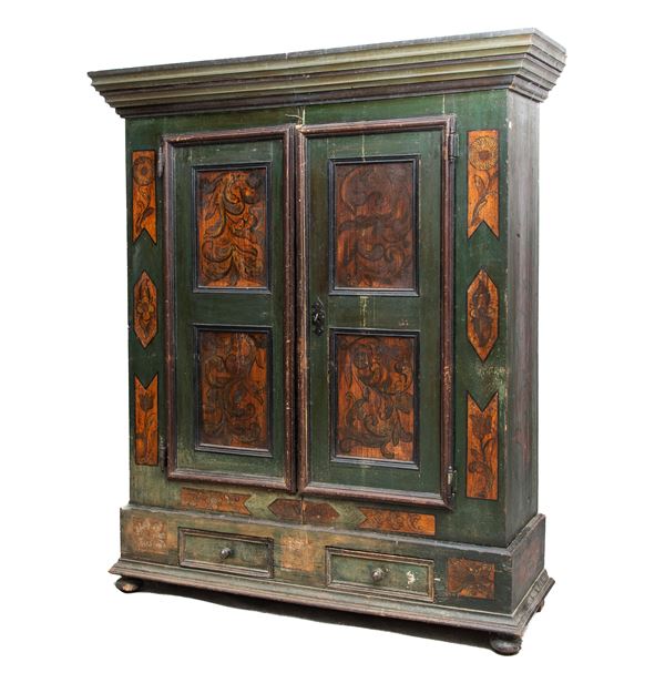ARMADIO IN LEGNO LACCATO, MARCHE XVIII SECOLO