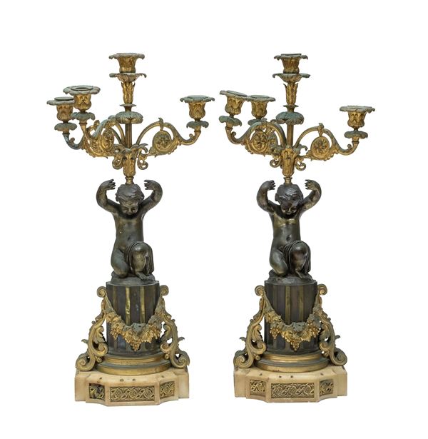 COPPIA DI CANDELABRI IN BRONZO, XIX SECOLO