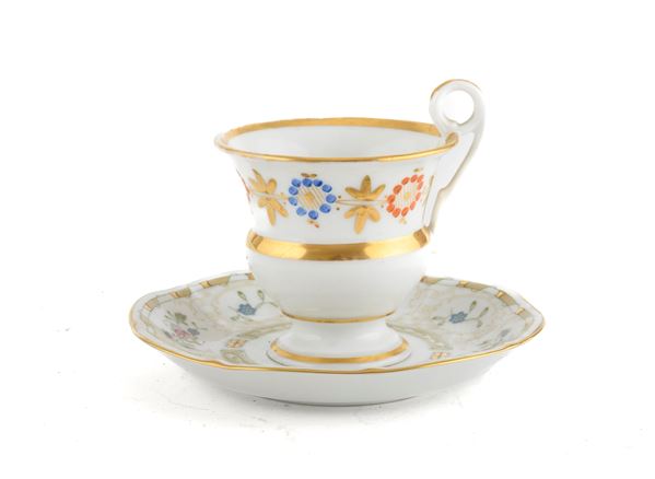 TAZZA E PIATTINO IN PORCELLANA, FINE XIX SECOLO