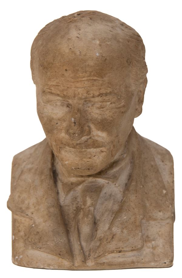 PICCOLO BUSTO IN STUCCO DI NOTABILE