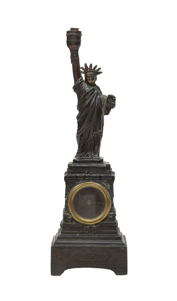 PICCOLO OROLOGIO DA TAVOLO IN BRONZO