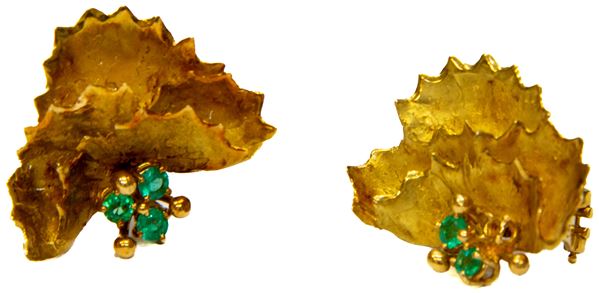 COPPIA DI ORECCHINI IN ORO E SMERALDI