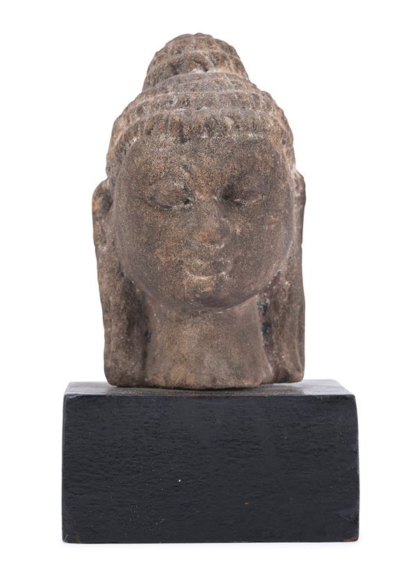 PICCOLA TESTA IN STUCCO, ASIA CONTINENTALE