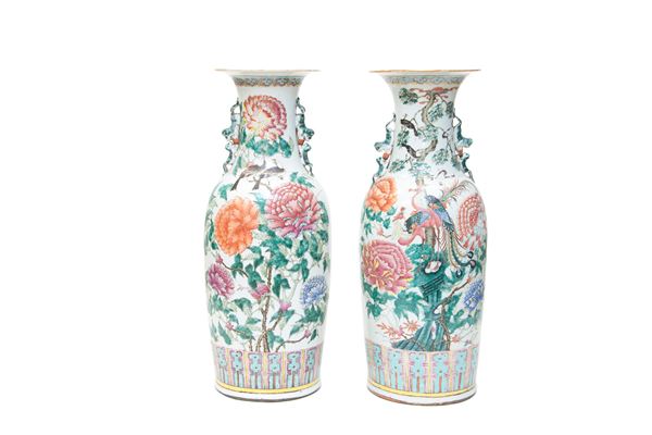 COPPIA DI VASI IN PORCELLANA, CINA DINASTIA QING XIX SECOLO