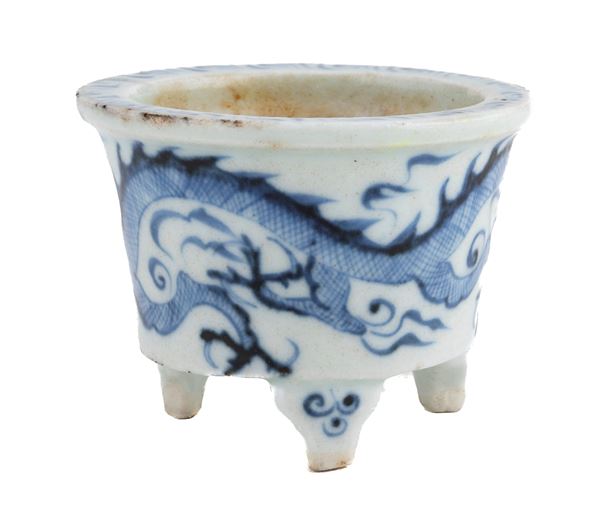 INCENSIERE MIGNON IN PORCELLANA, CINA XIX SECOLO