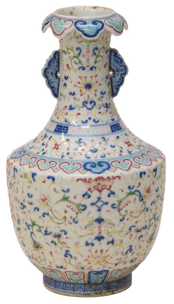 VASO IN PORCELLANA FAMIGLIA ROSA, CINA INIZI XIX SECOLO
