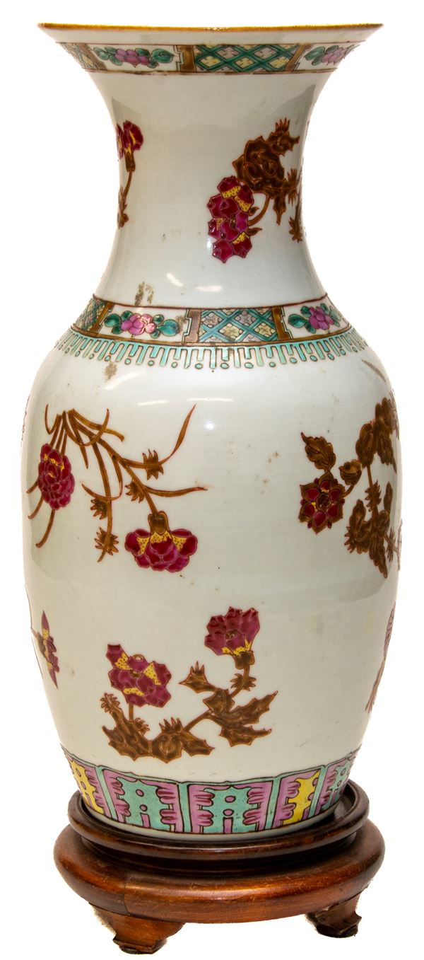 VASO IN PORCELLANA, CINA PERIODO QING