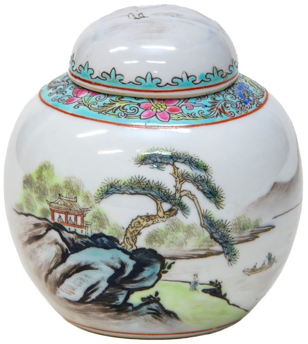 PICCOLA POTICHE IN PORCELLANA, CINA XX SECOLO