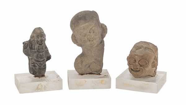 LOTTO DI TRE SCULTURE IN PIETRA POMICE E TERRACOTTA, SUD AMERICA