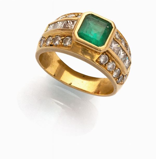 ANELLO CON SMERALDO E BRILLANTI