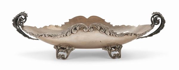 SPILLA IN ORO 18 KT. CON SMERALDI CT. 2,20 CIRCA, DIAMANTI TAGLIO BAQUETTE E TONDI CT. 2,10 CIRCA, TOT. GR. 19,00