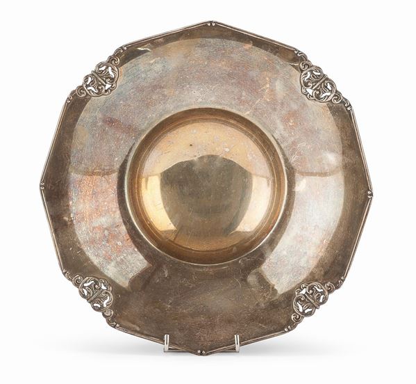 ANELLO ORO 18 KT. CON SMERALDO CT. 3,50 CIRCA, BRILLANTI CT. 0,50 CIRCA. TOT. GR. 7,40