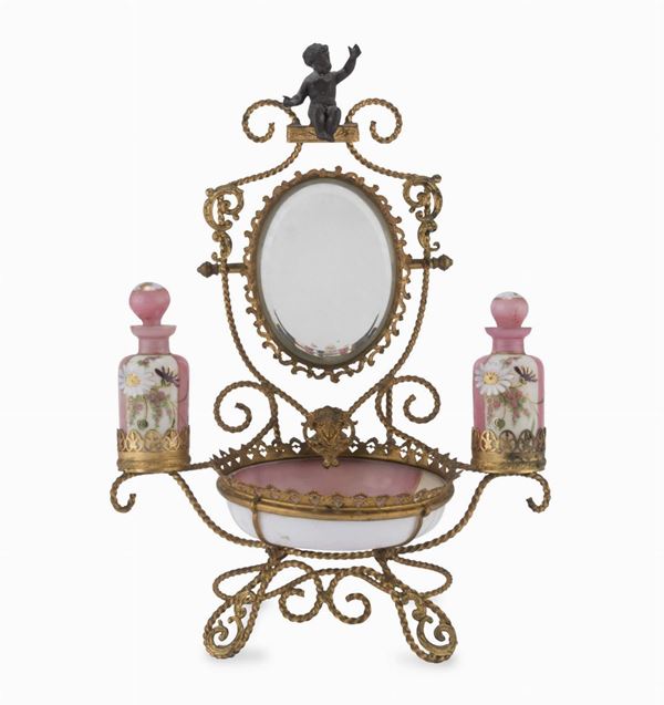 MODELLO DI TOLETTA IN OPALINE