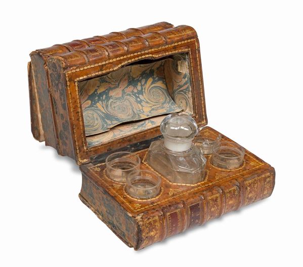 SERVIZIO DA LIQUORE CON COFANETTO A LIBRI