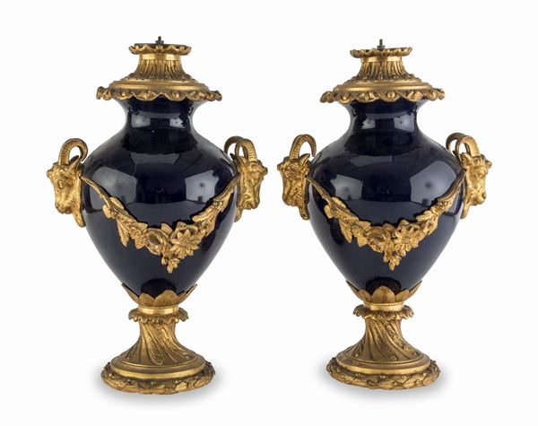 COPPIA DI VASI IN PORCELLANA E BRONZO FRANCESI