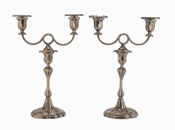 COPPIA DI CANDELABRI IN METALLO ARGENTATO