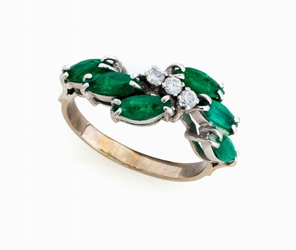 ANELLO CON SMERALDI E BRILLANTI